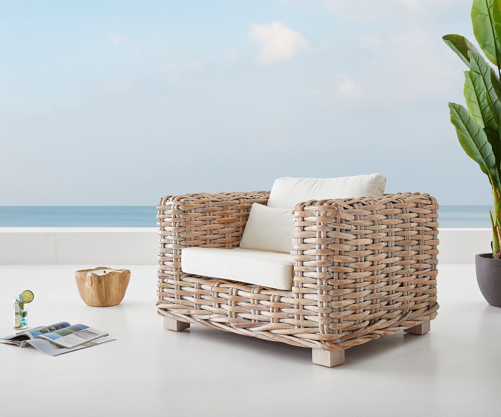 DELIFE Gartensessel Nizza, white washed 103x95 cm aus Rattan mit Kissen weiß Loungesessel