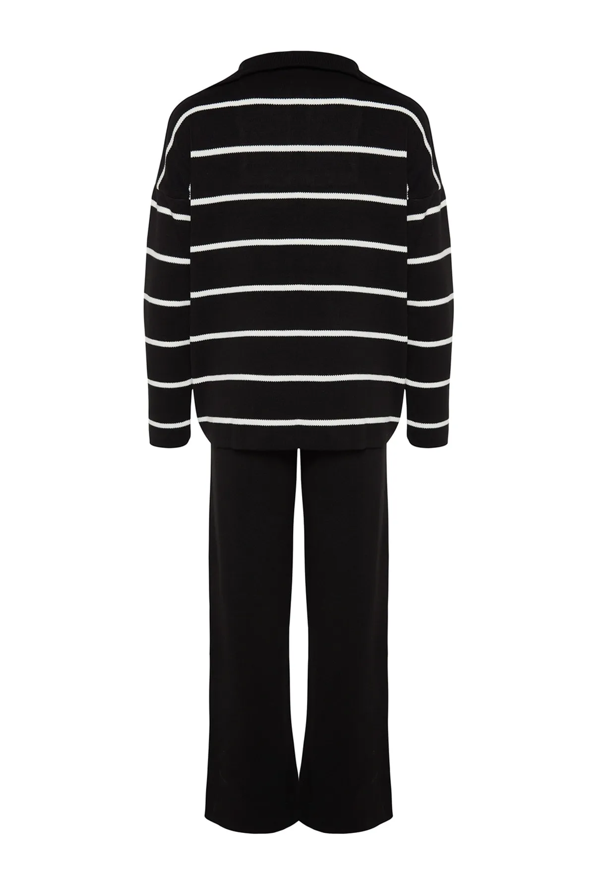 Trendyol Collection  Schwarzes Strickoberteil und -unterteil im weiten Schnitt TWOAW24AU00025