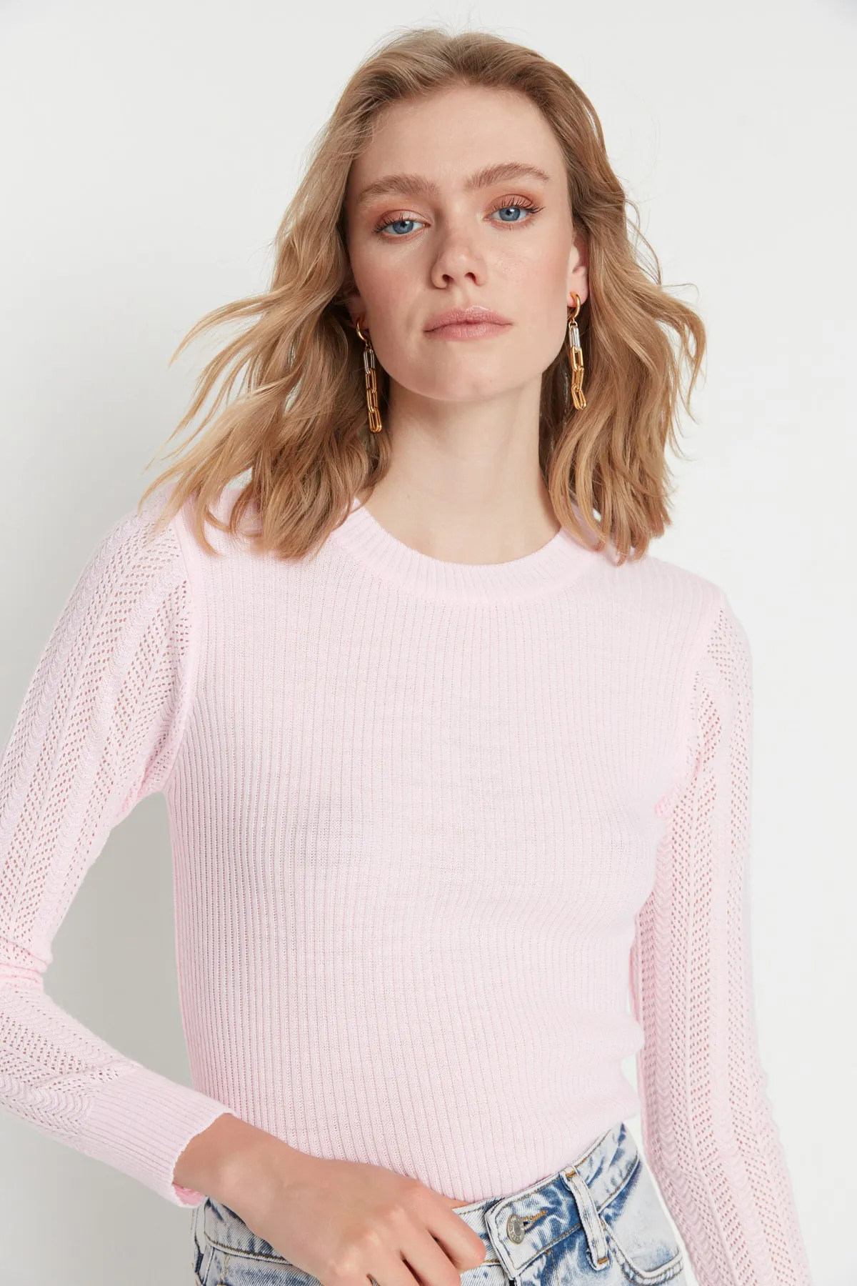 Trendyol Collection  Puderfarbener durchbrochener Strickpullover TWOAW23KZ00422