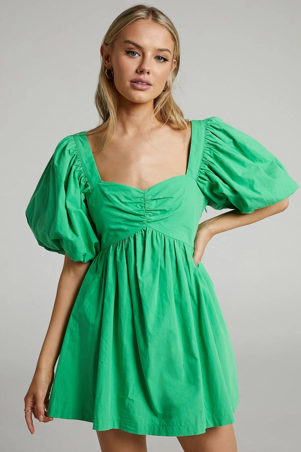 Madmext  Grünes Damenkleid mit Herzkragen und Ballonärmeln Mg1620