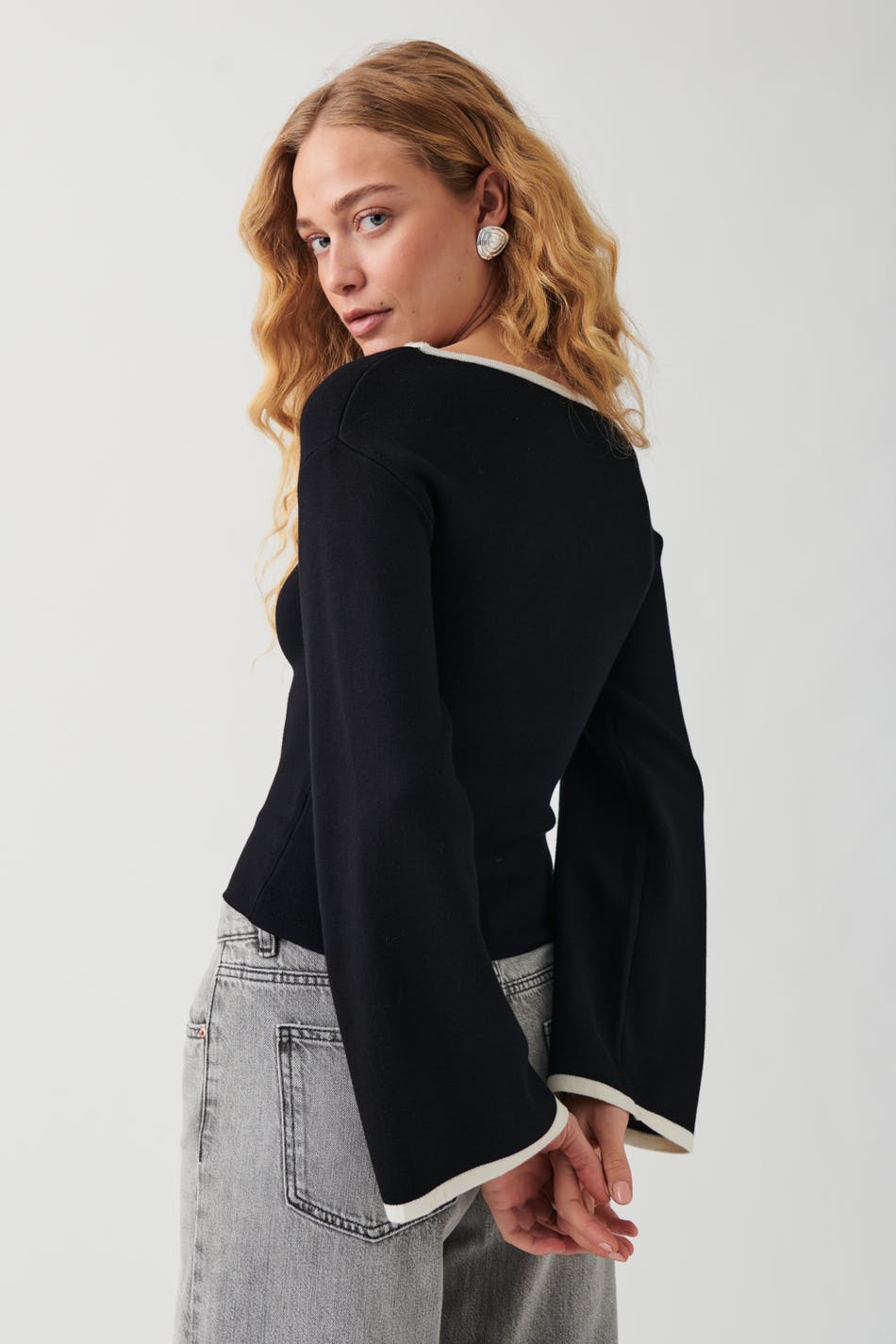 Wide sleeve knitted top
