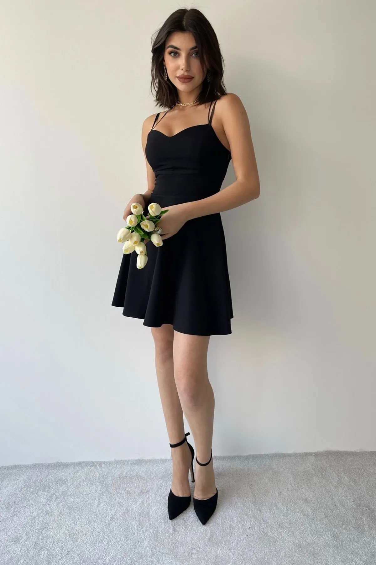 lovebox  Dünne Träger, tief sitzend, V-Ausschnitt, ausgestelltes schwarzes Abendkleid und schwarzes Abschlusskleid 114