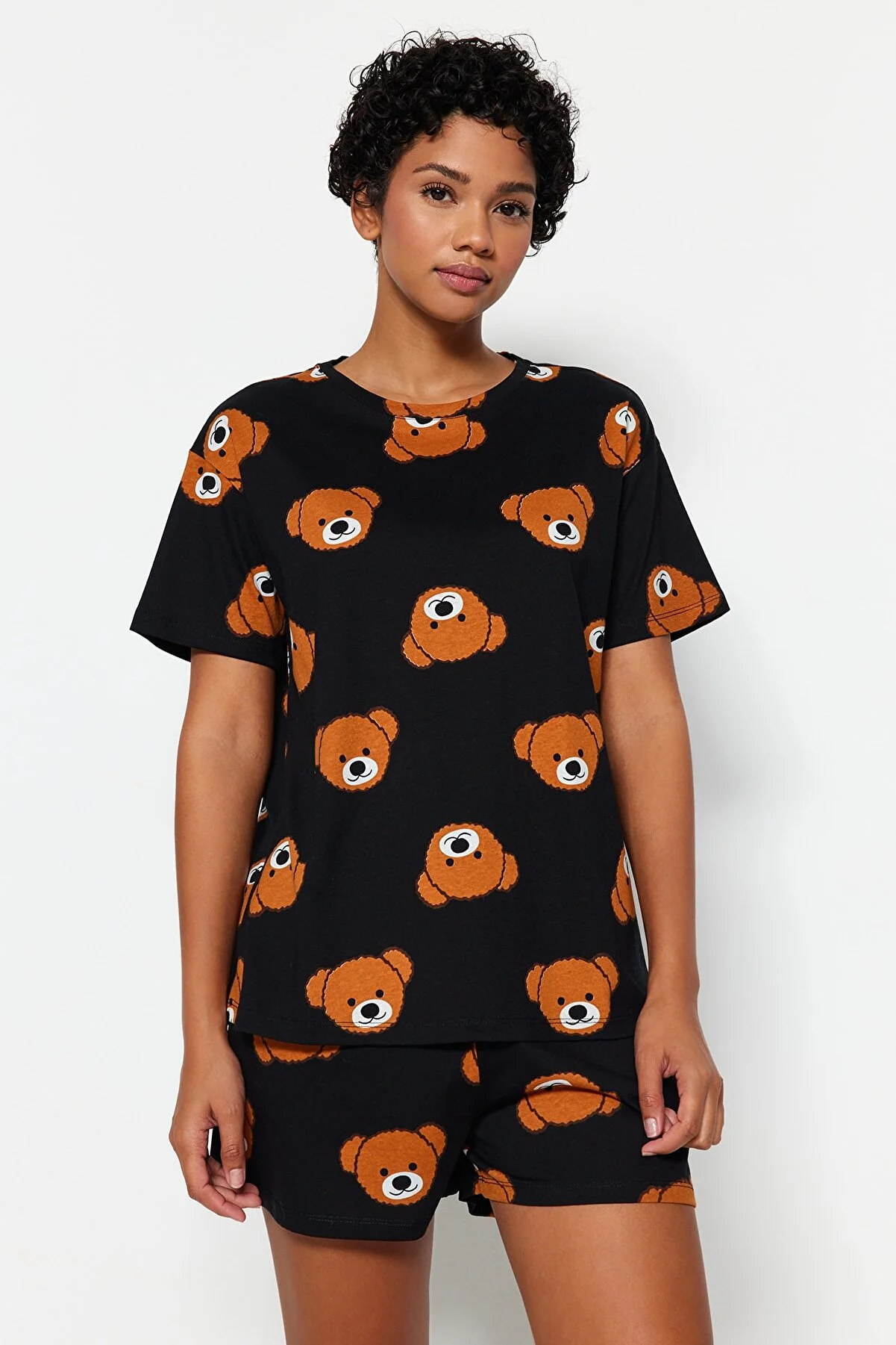 Trendyol Collection  Schwarzes Strickpyjama-Set mit T-Shirt und Shorts aus 100 % Baumwolle mit Teddybärmuster THMSS23PT00005