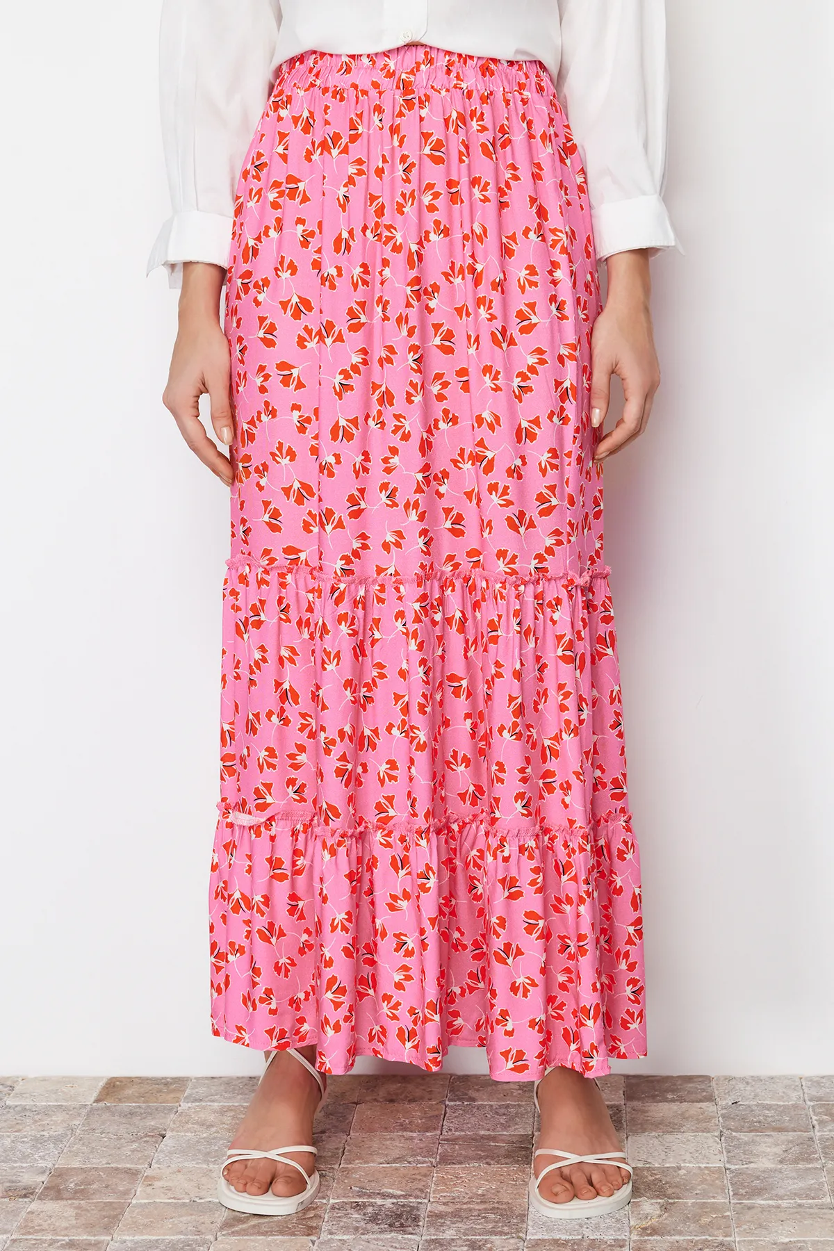 Trendyol Modest  Rosa gewebter Rock mit Blumenmuster TCTSS22EE00000