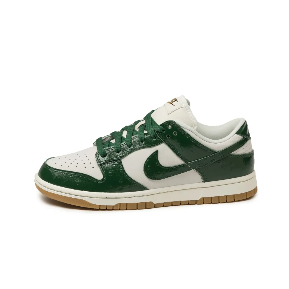 Nike WMNS Dunk Low LX FJ2260 002 / grün
