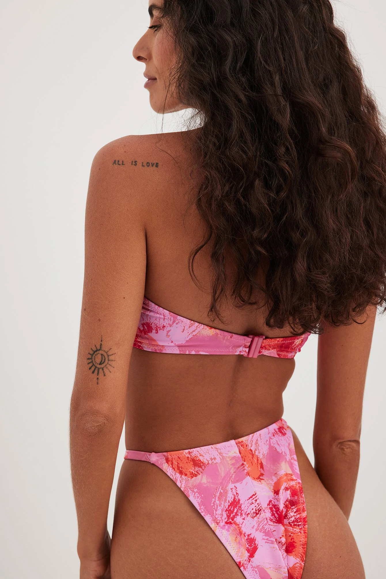 Bikini-Höschen mit dünnen Schnüren