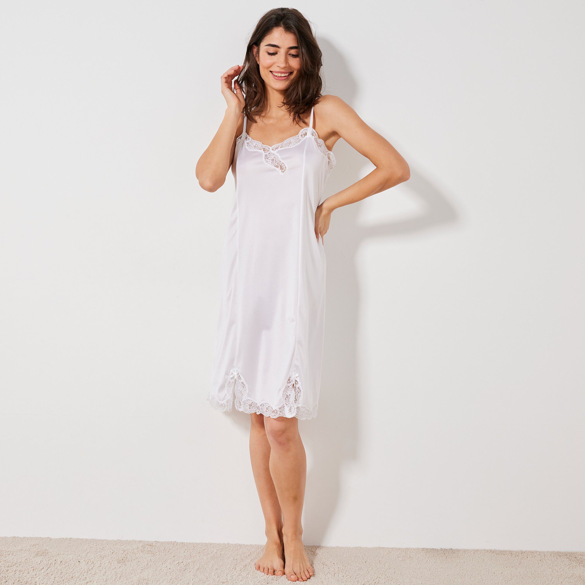 Fond de robe en satin antistatique