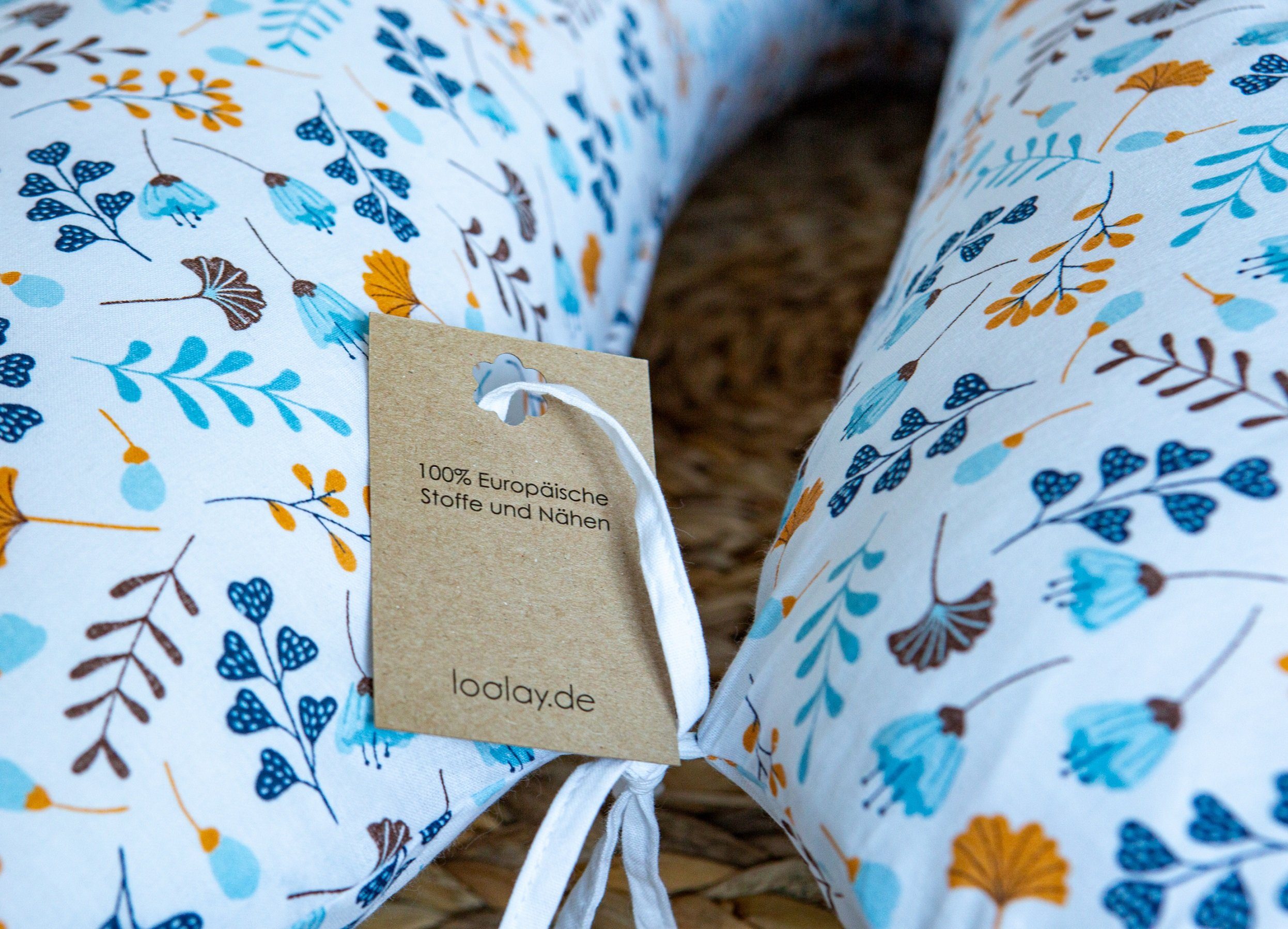 Loolay Seitenschläferkissen Premiere! BLUMENWIESE Schwangerschaftskissen Seitenschläferkissen, MUSTER: BLUMENWIESE Braun, Blau, Rosa, Gelb WEICH Füllung + 100% BIO-Baumwolle Kissenbezug, XXL 170 cm Stillkissen + Bezug mit Reißverschluss! PREMIUM Gesc