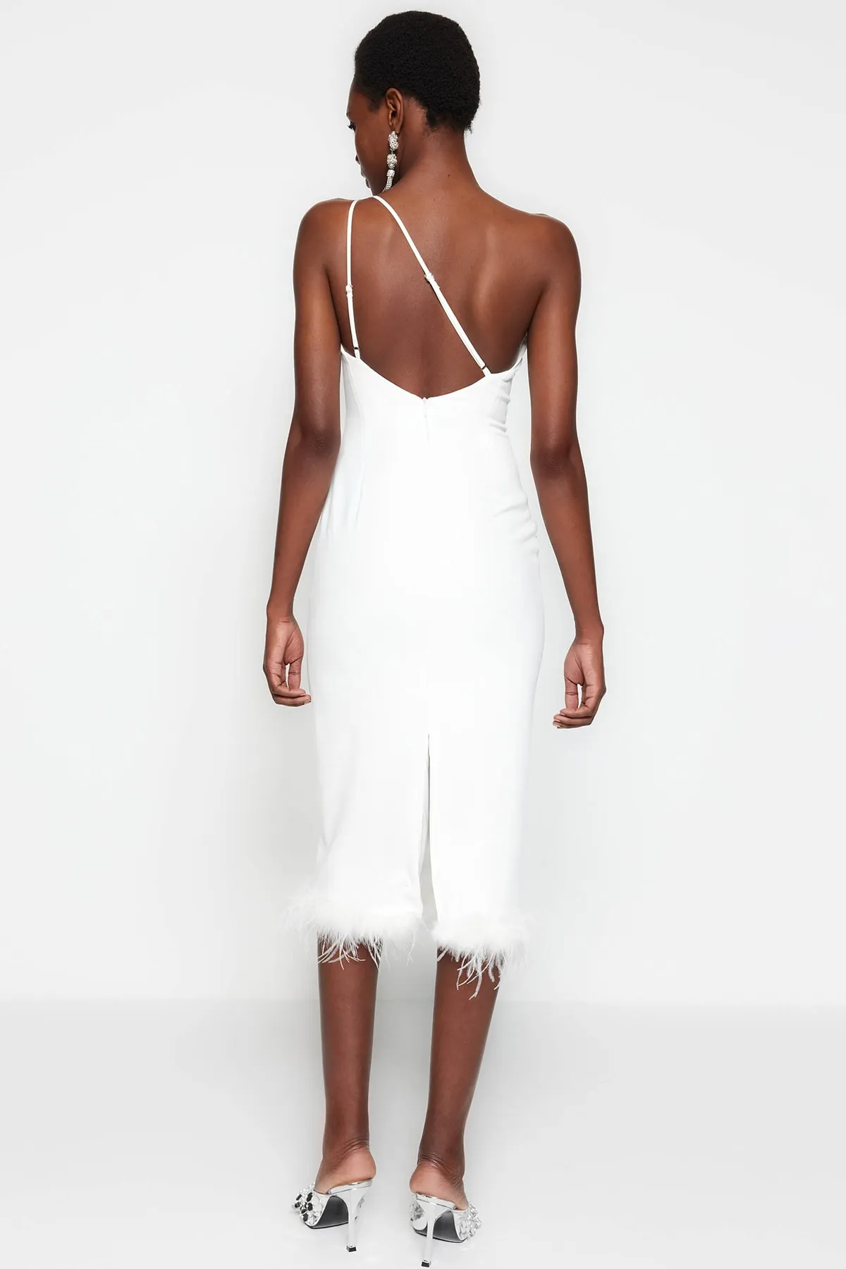 Trendyol Collection  Ecru, figurbetontes, gewebtes Otriche-Brautabendkleid TPRSS23EL00254