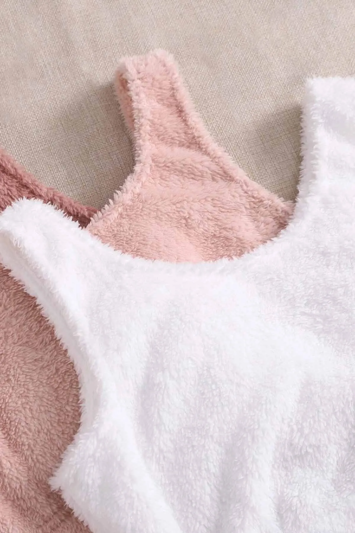 Merry See  Einfarbiges 1-Set-Pyjama-Set mit ärmellosen Trägern aus Plüsch-Fleece unten und oben mit Shorts