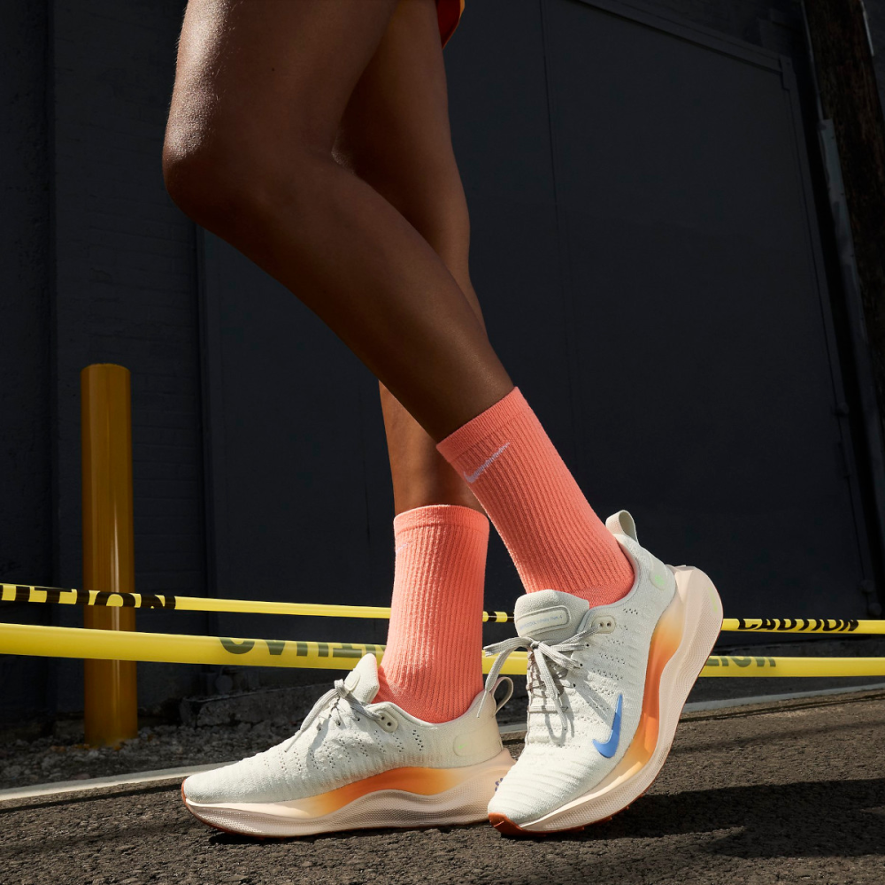 Nike React Infinity Run Flyknit 4 DR2670-007 / grau