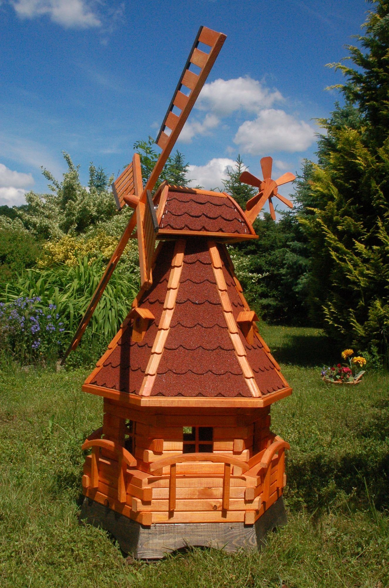 DSH DEKO SHOP HANNUSCH Gartenfigur Windmühle mit Gauben und Solar-Beleuchtung – Höhe 1,4 Meter