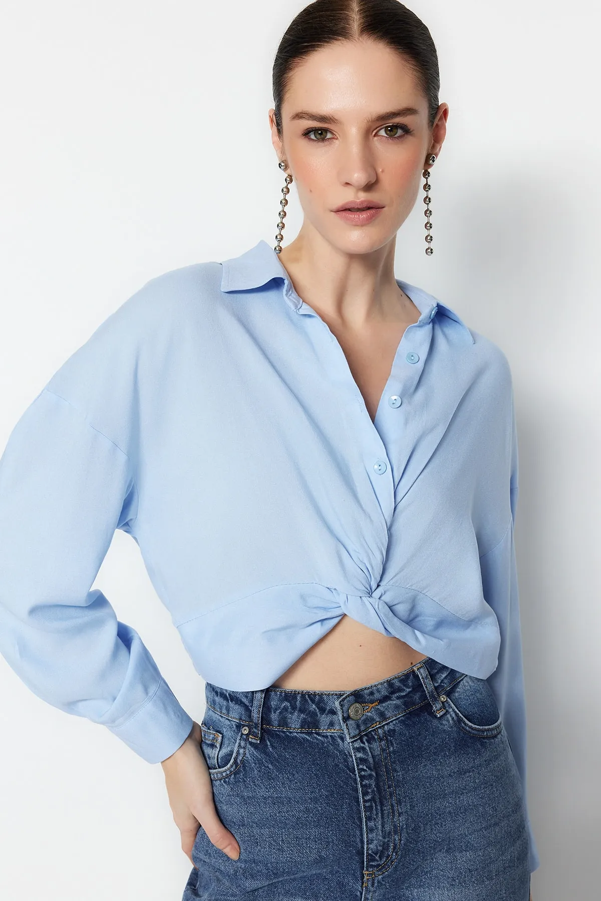 Trendyol Collection  Hellblaue geraffte Webbluse TWOSS23BZ00442