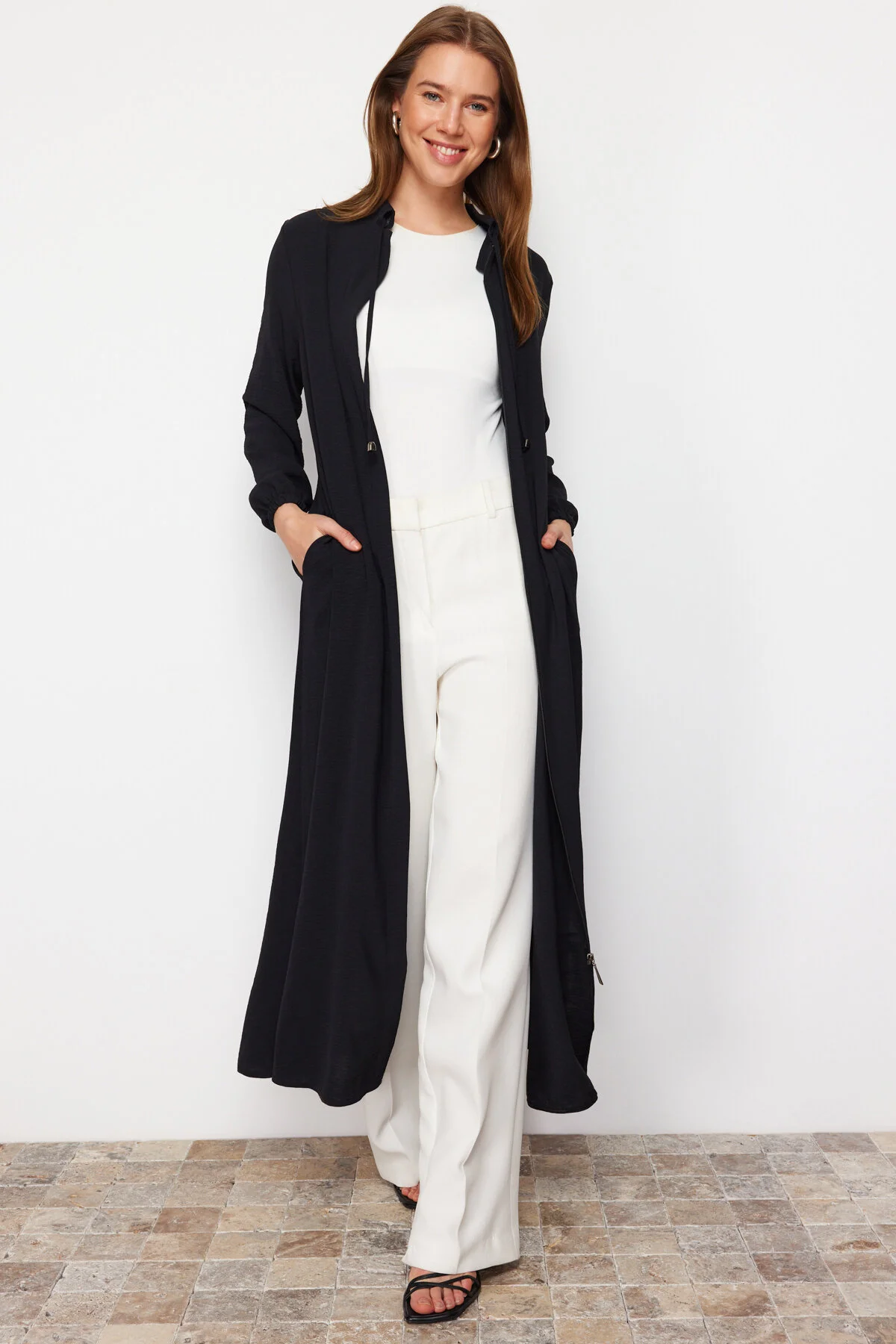 Trendyol Modest  Schwarze gewebte Kappe & Ferace & Abaya TCTSS24KF00025