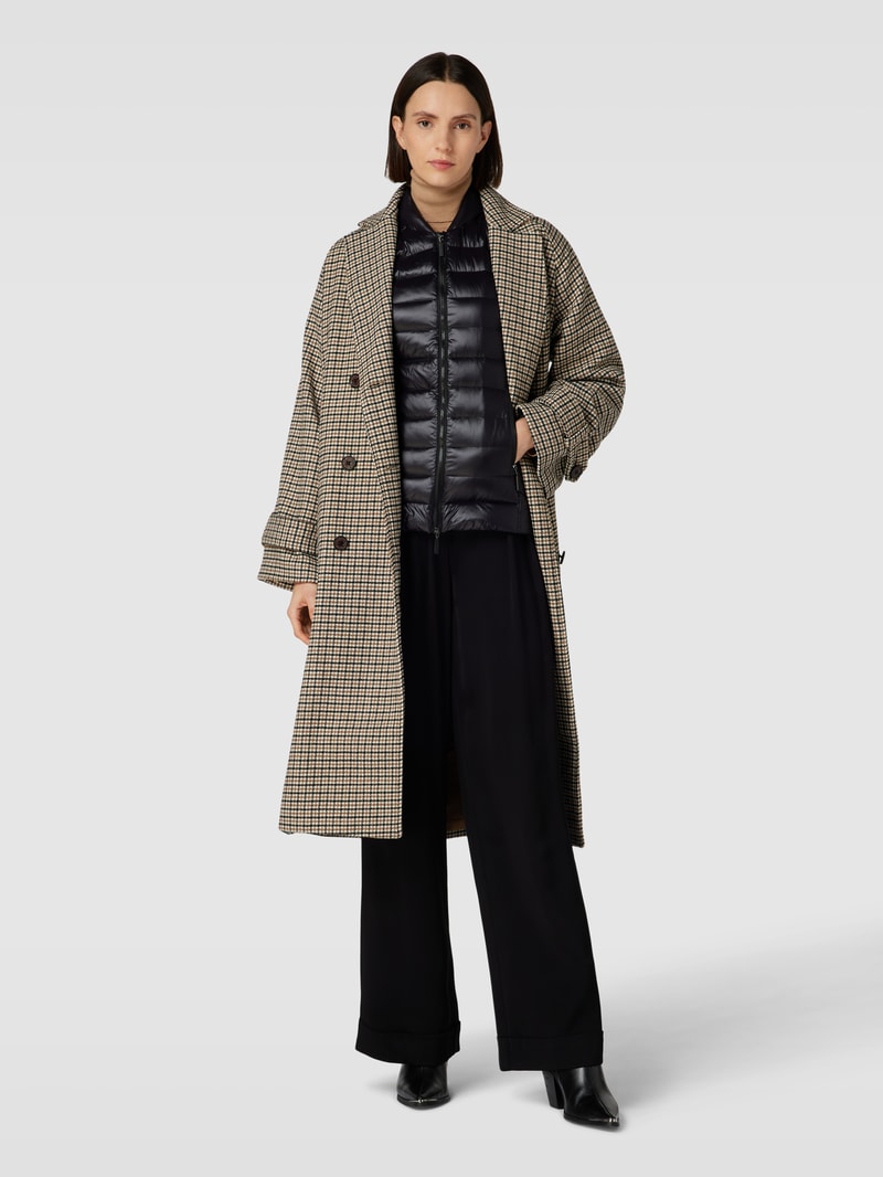 Daunenjacke mit Steppnähten in schwarz