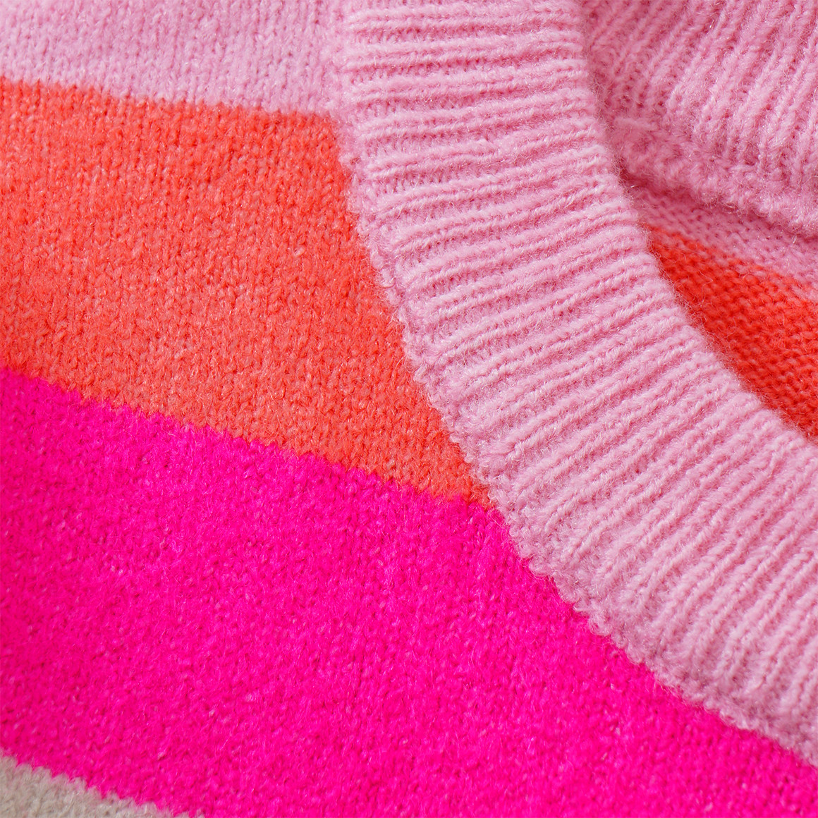 Mädchen Strickpullover im bunten Ringel-Look