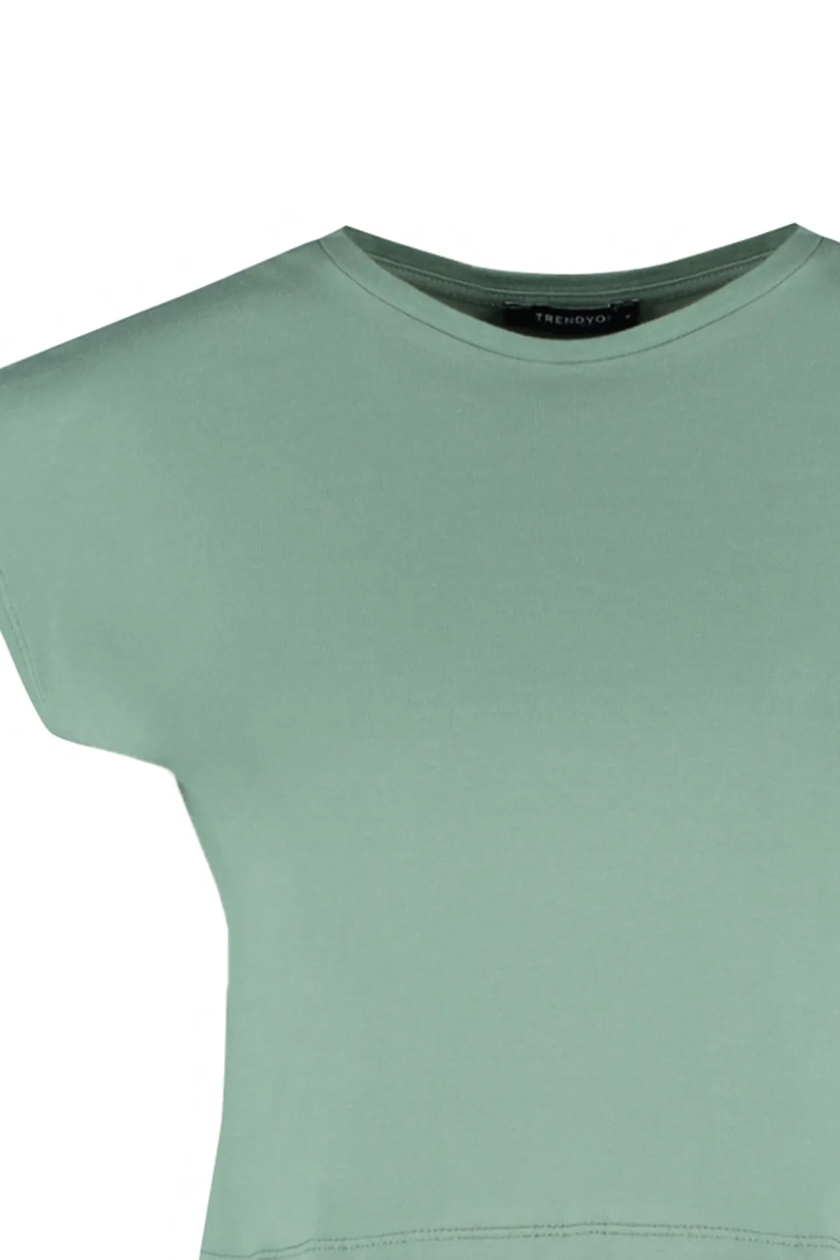 Trendyol Collection  Khakifarbenes Strick-T-Shirt aus 100 % Baumwolle mit niedrigen Ärmeln und weitem, entspanntem Schnitt und Rundhalsausschnitt TWOSS22TS0378
