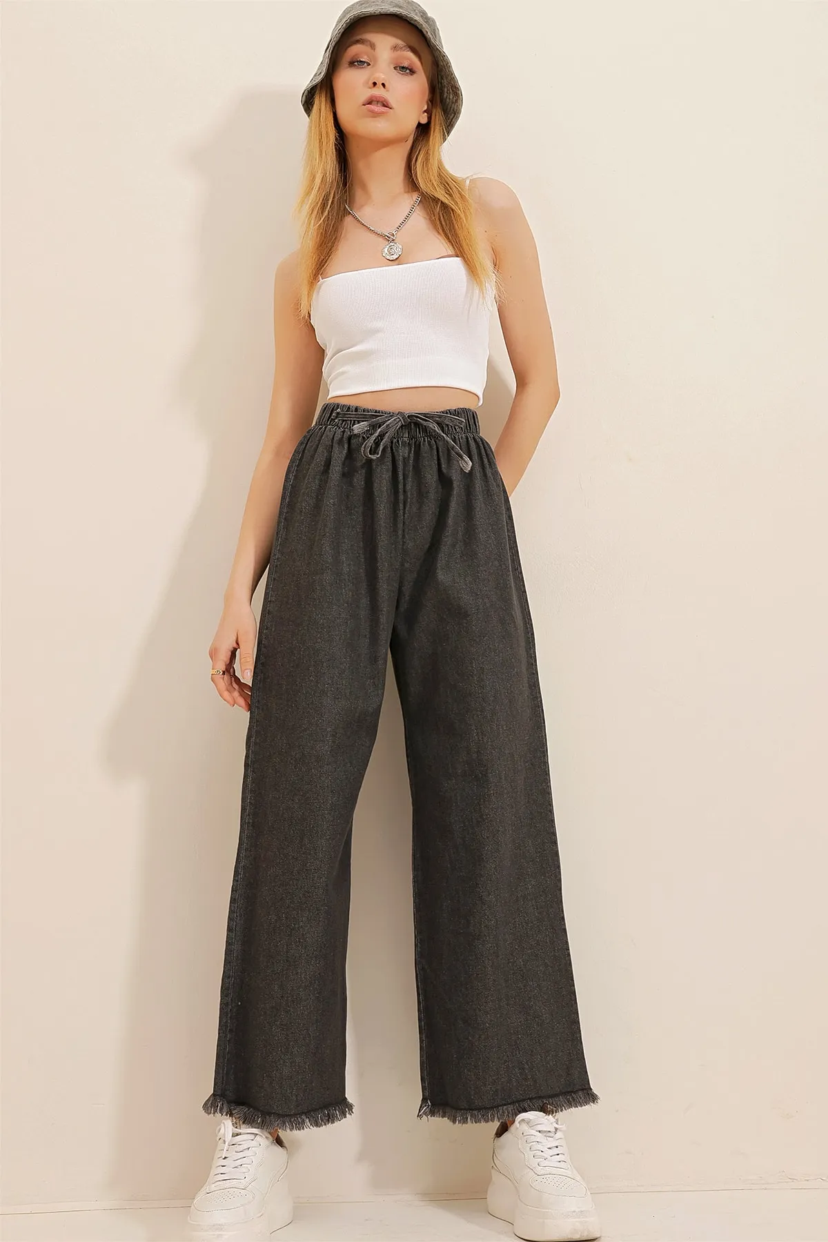 Trend Alaçatı Stili  Anthrazitfarbene Palazzo-Jeanshose mit hoher Taille und Quasten für Damen ALC-X8930