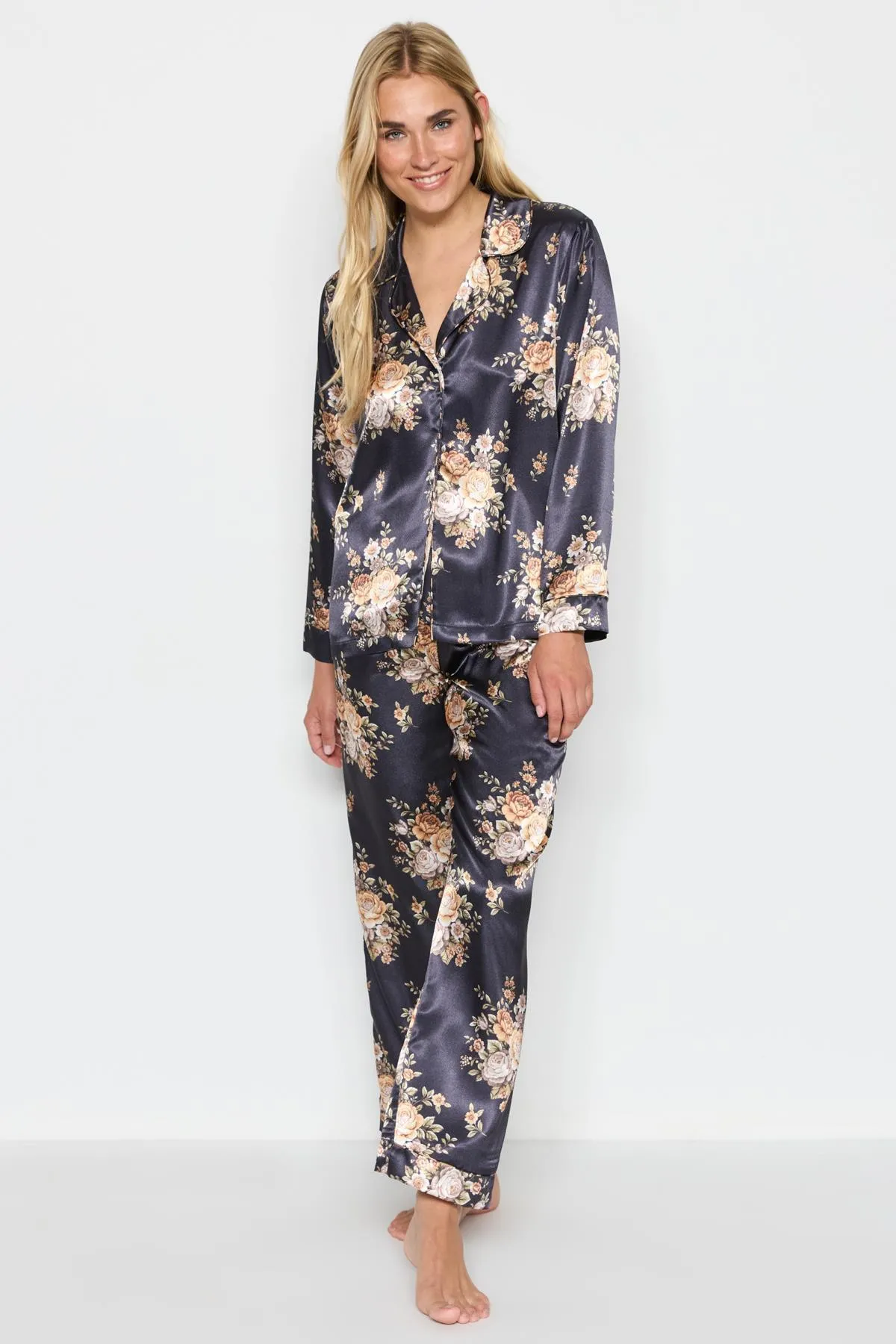 C&City  Gemustertes 7-teiliges Satin-Pyjama-Set 9550 Schwarz/Gelb