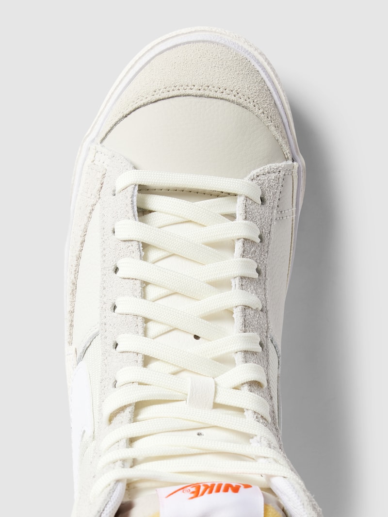 High Top Sneaker aus Leder mit Label-Detail Modell 'Mid Pro Club' in offwhite