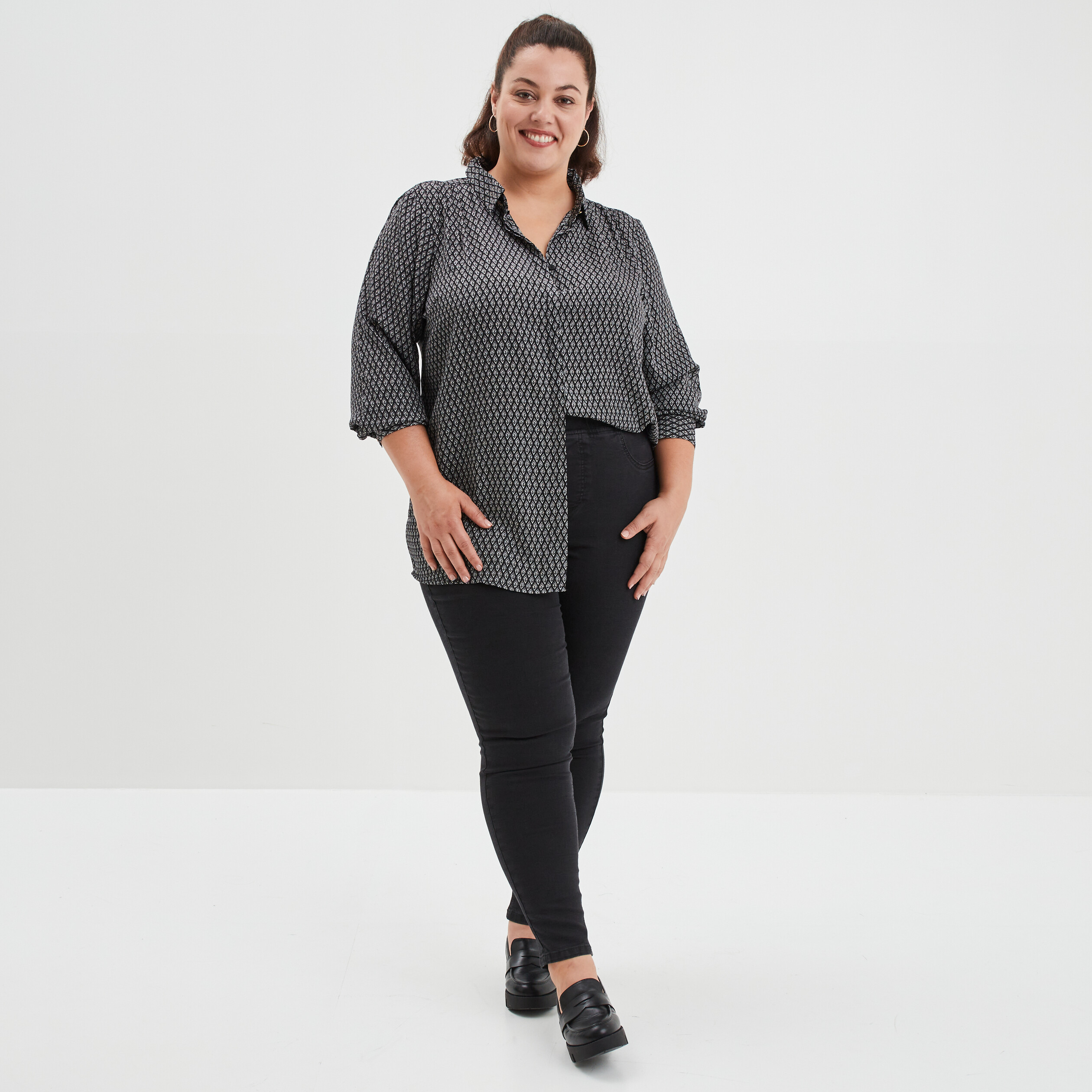 Chemise manches longues coupe ajustée noir femme grande taille | La Halle