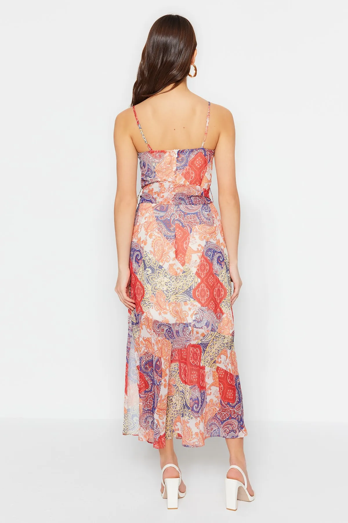 Trendyol Collection  Mehrfarbiges, gewebtes Maxikleid mit Gürtel, Quasten und Schalmuster in A-Linie/Glockenform TWOSS23EL01777