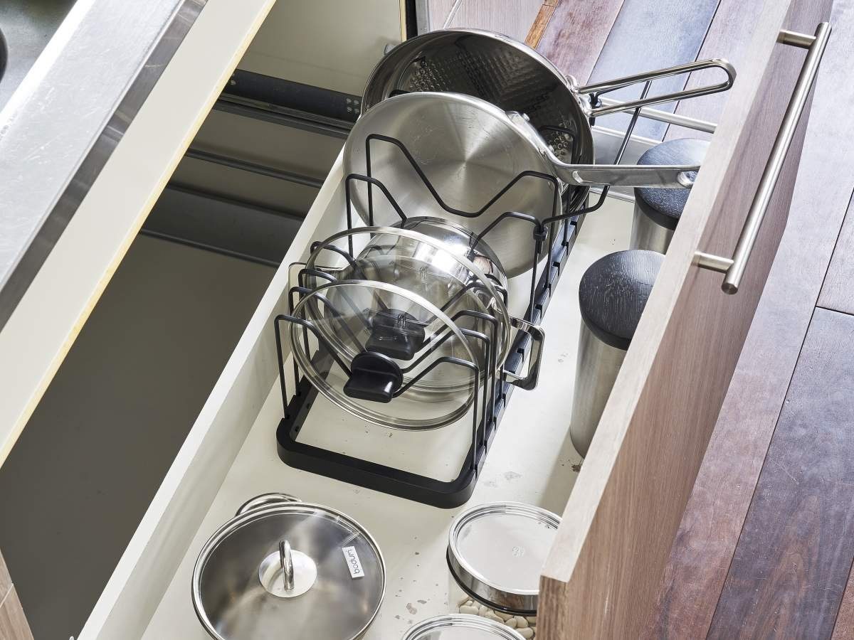 Yamazaki Schubladeneinsatz Tower, Kochtopf- und Deckelorganizer, verstellbar von 45 bis 82cm