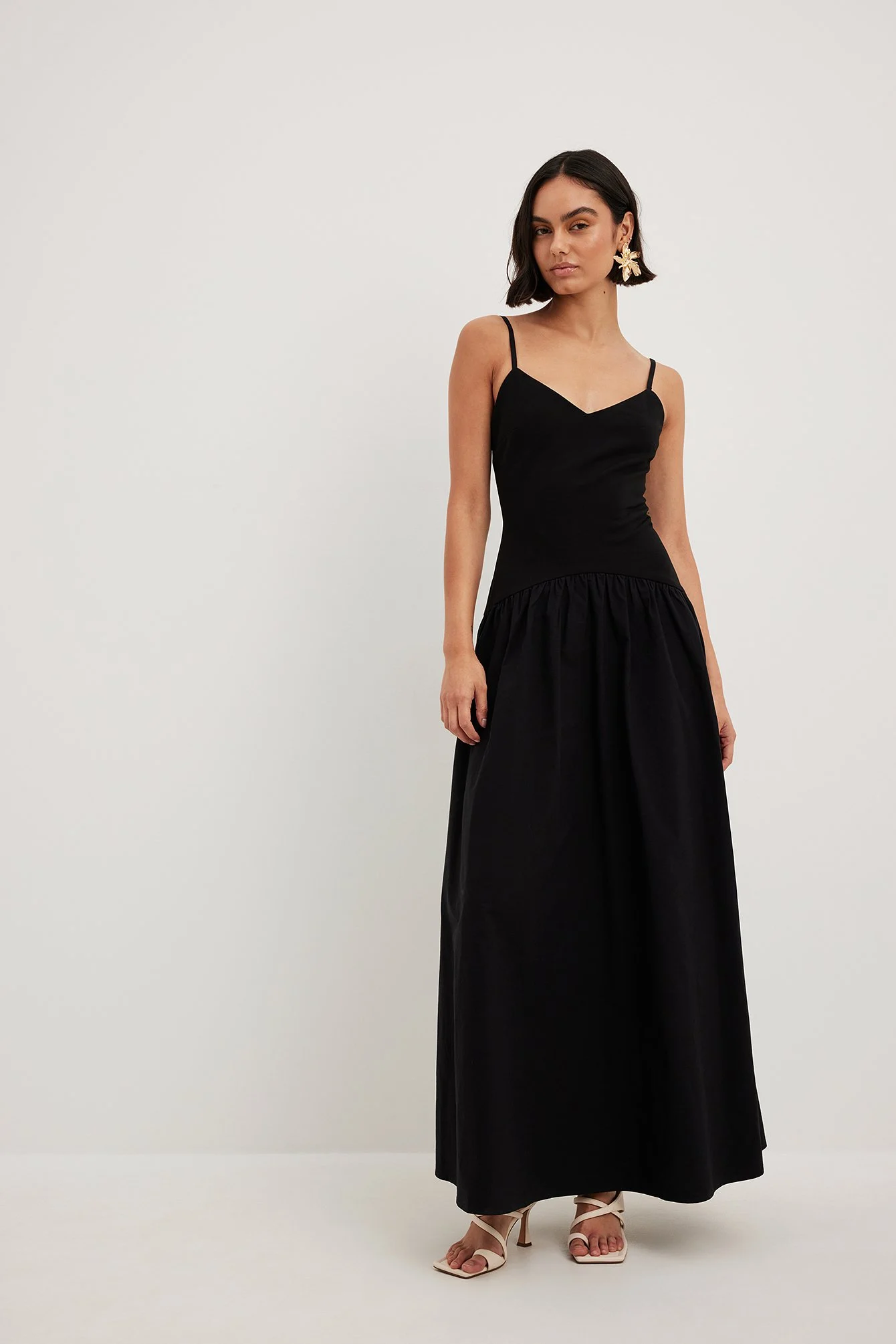 Maxikleid mit geformter Taille