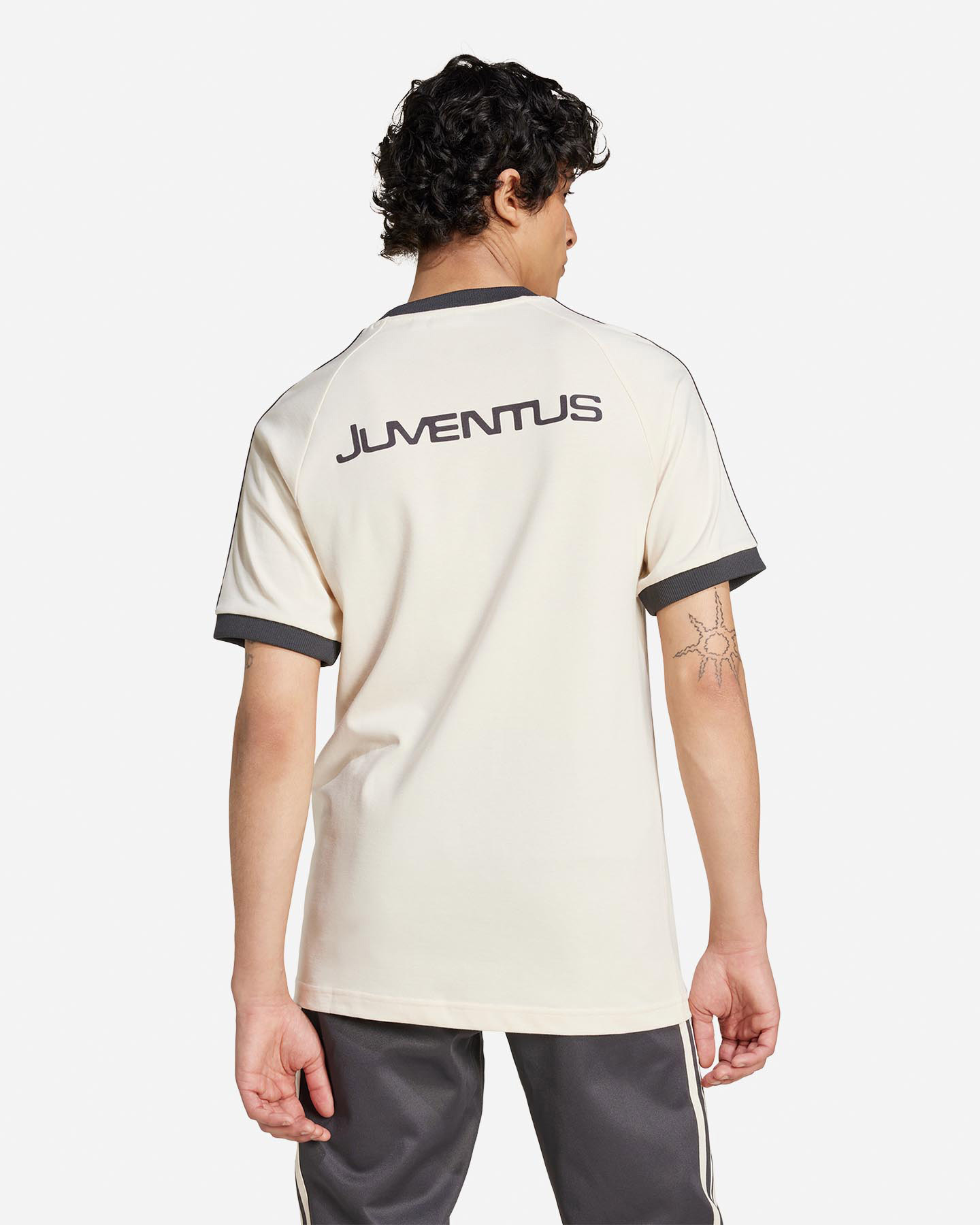 Oficiálne futbalové oblečenie Adidas Juventus 24-25 Og 3-stripes M IY0052