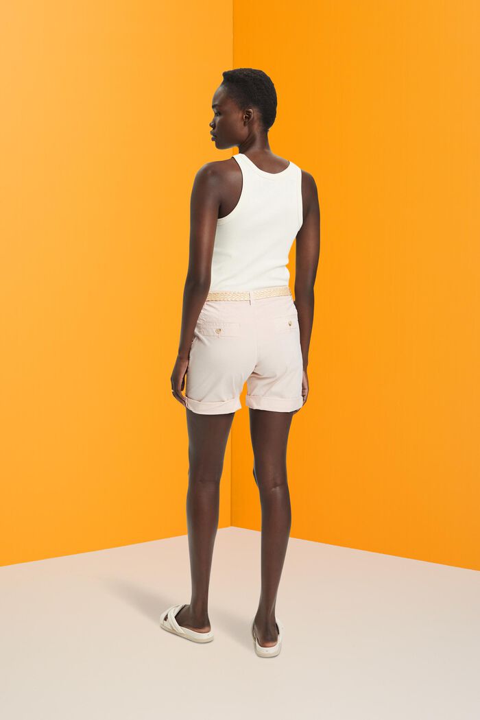 Shorts mit Raffia-Flechtgürtel