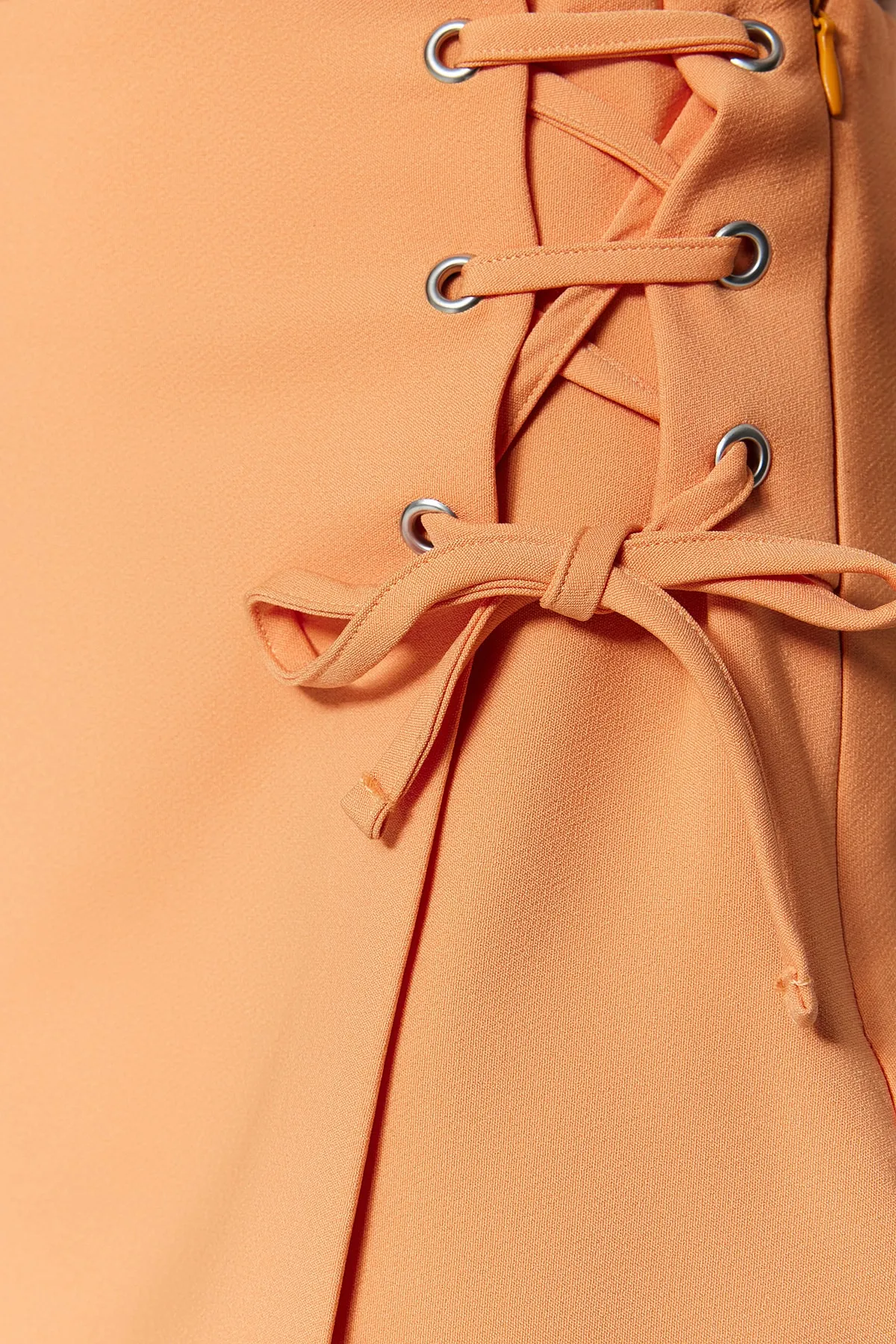Trendyol Collection  Orangefarbener gewebter Shortsrock mit Bindeband und Ösendetail TWOAW21SR0038