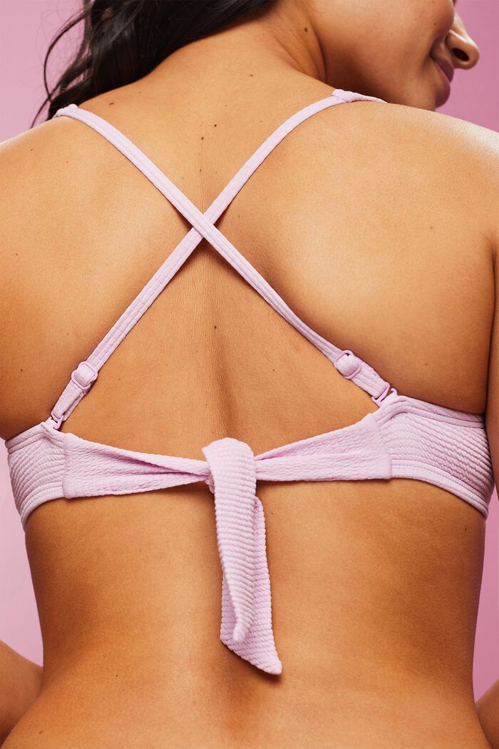 Strukturiertes Bikinitop mit weitem Dekolletee
