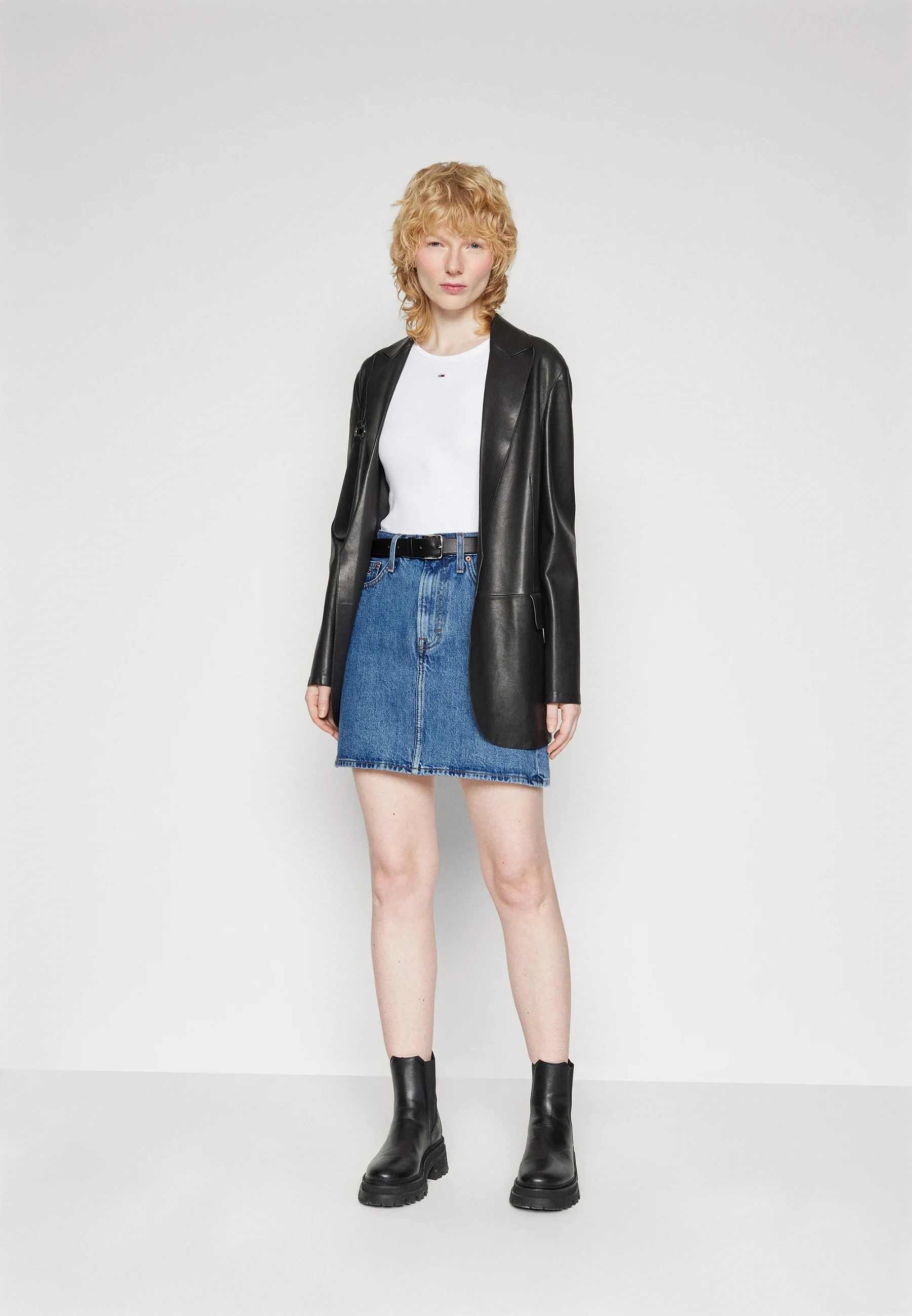 Tommy Jeans MOM SKIRT - Falda vaquera