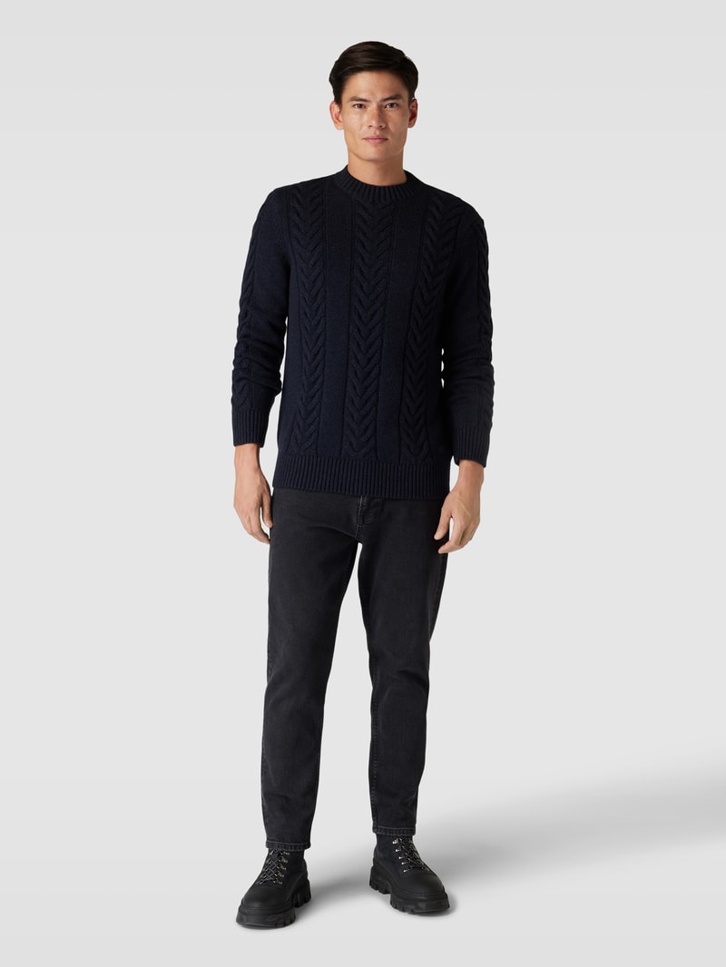 Strickpullover mit Zopfmuster und Rundhalsausschnitt in marineblau meliert