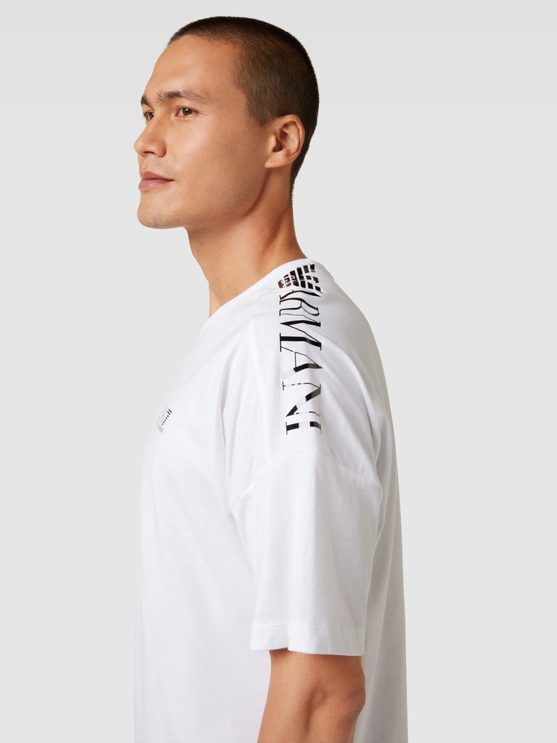 T-Shirt mit Label-Print in weiß