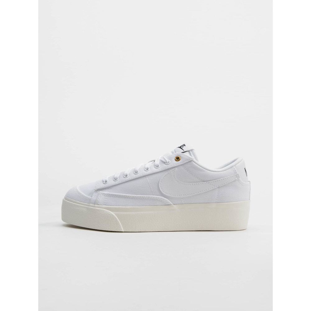 Nike Blazer Low Platform Cnvs DV7475-100 / weiss