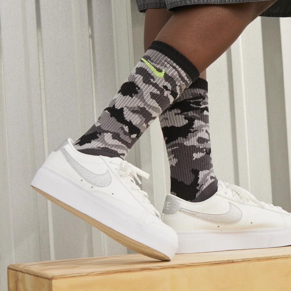 Nike Blazer Low Platform DQ7571-101 / weiss