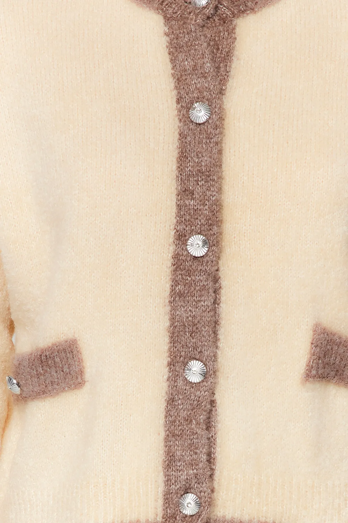 Trendyol Collection  Strickjacke aus Bouclégarn in Stein TWOAW24HI00317