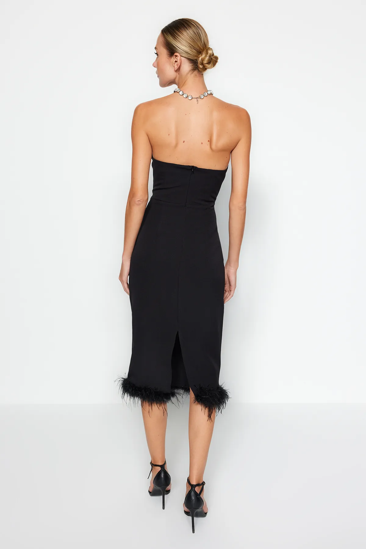 Trendyol Collection  Schwarzes, tailliertes, gewebtes Korsett-detailliertes, elegantes Abendkleid mit Otriches TPRAW24EL00182