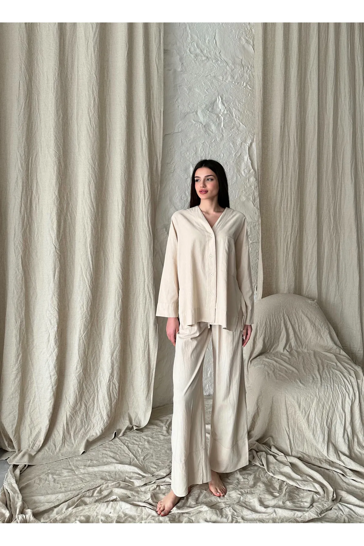 Laluvia  Beigefarbenes Leinen-Hose-Hemd-Set mit zwei Beinen