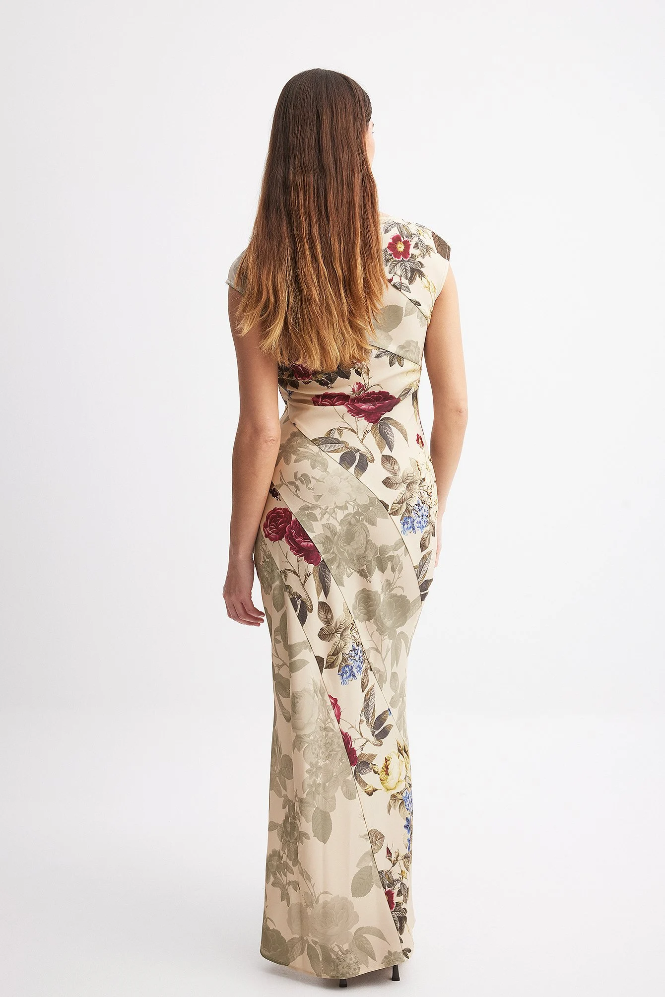 Gewebtes, bedrucktes Maxikleid mit U-Boot-Ausschnitt
