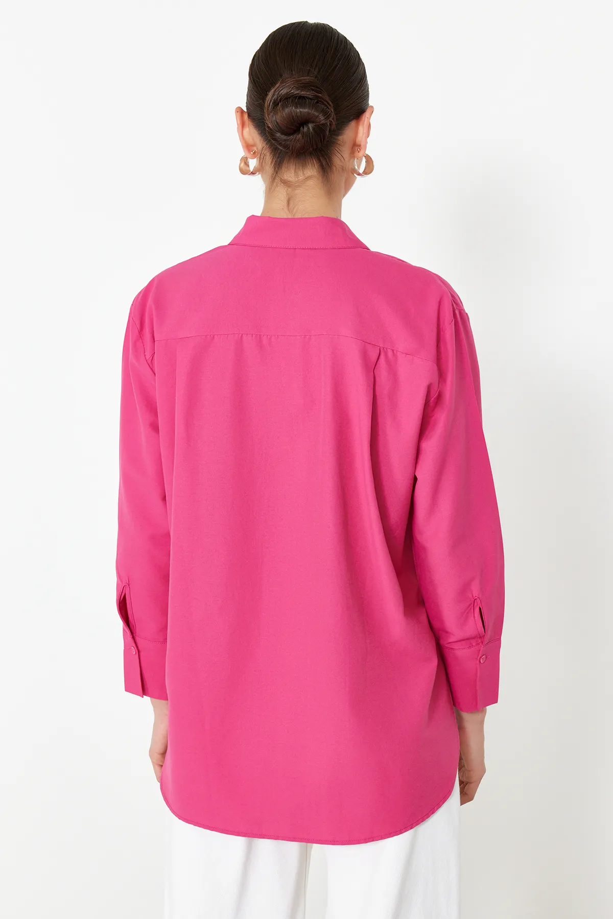 Trendyol Collection  Fuchsiafarbenes gewebtes Hemd – Steindetails, normale Passform TWOSS24GO00069