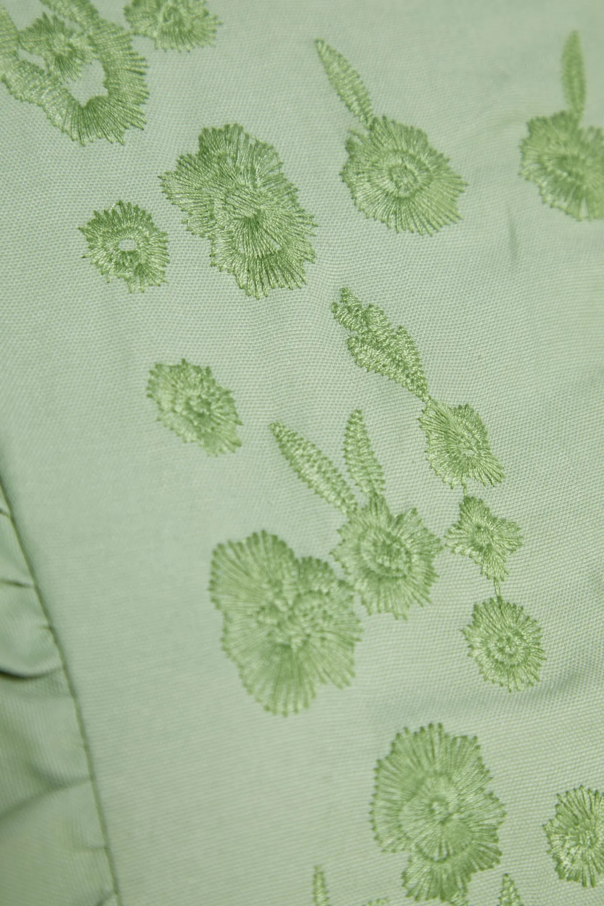 Trendyol Modest  Khakifarbenes, besticktes Webkleid mit Rüschendetail TCTSS22EB0004
