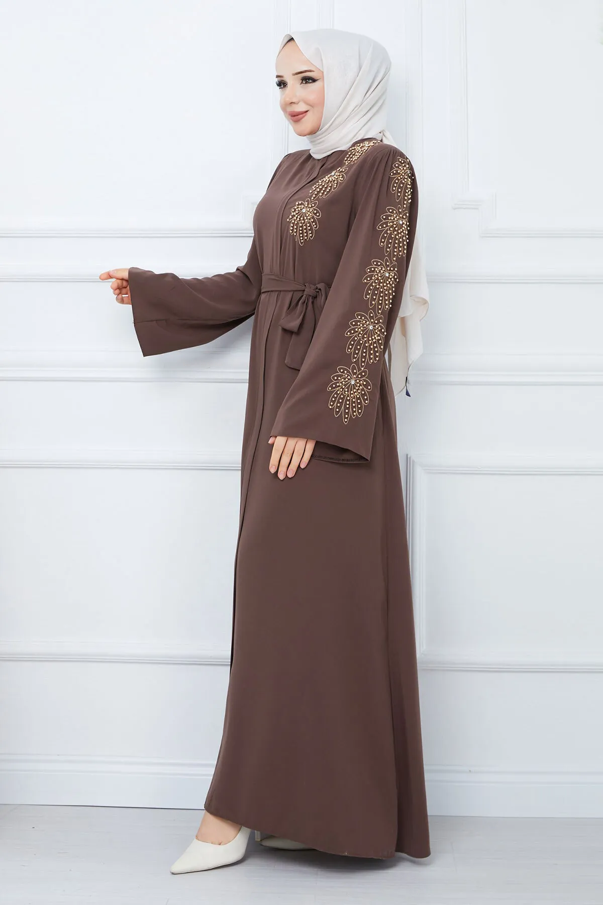 Tesettür Dünyası  Hijab mit Perlenstickerei und Gürtel Ferace TSD240203 Braun
