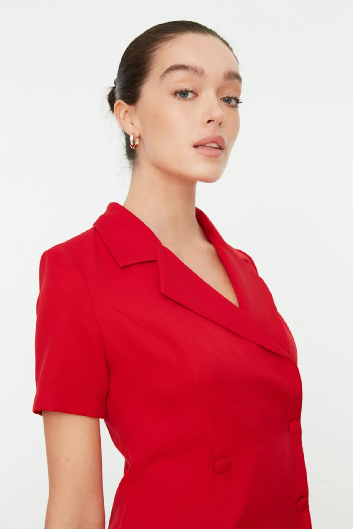 Trendyol Collection  Rote Jacke, gewebtes Minikleid mit Knöpfen und detailliertem Webmuster TWOSS21EL0323