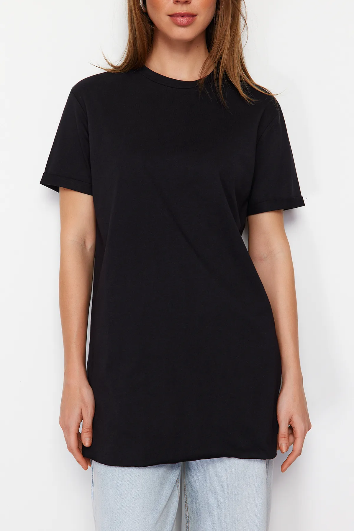 Trendyol Modest  Schwarzes Basic-Kurzarm-Single-Jersey-T-Shirt mit Schlitz aus 100 % Baumwolle TCTSS21TN0056