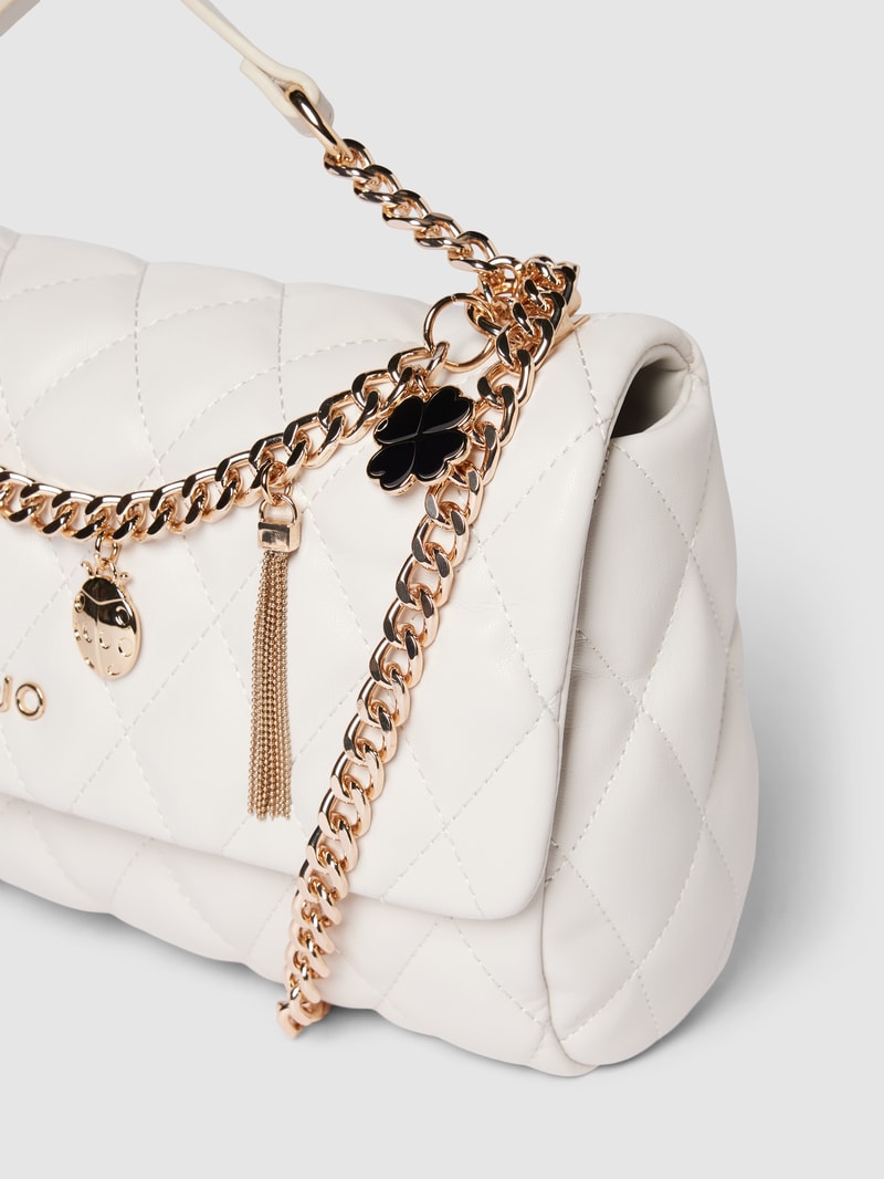 Shopper mit Label-Detail in kirschrot