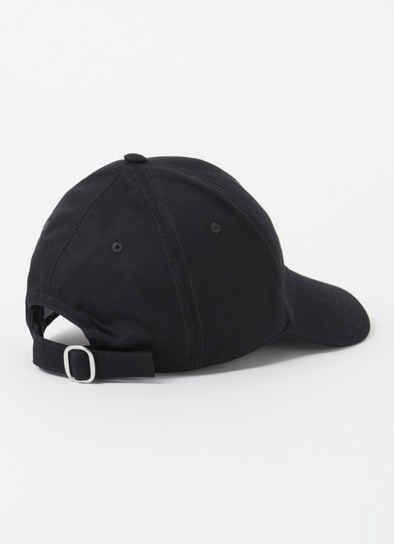 Cappellino Off-White con citazioni ricamate