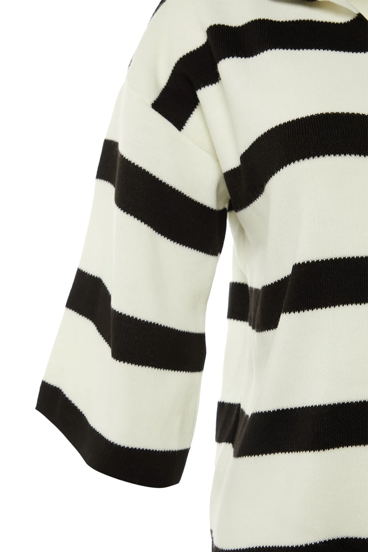 Trendyol Collection  Schwarzer Basic-Strickpullover mit Streifen TWOAW23BZ00001