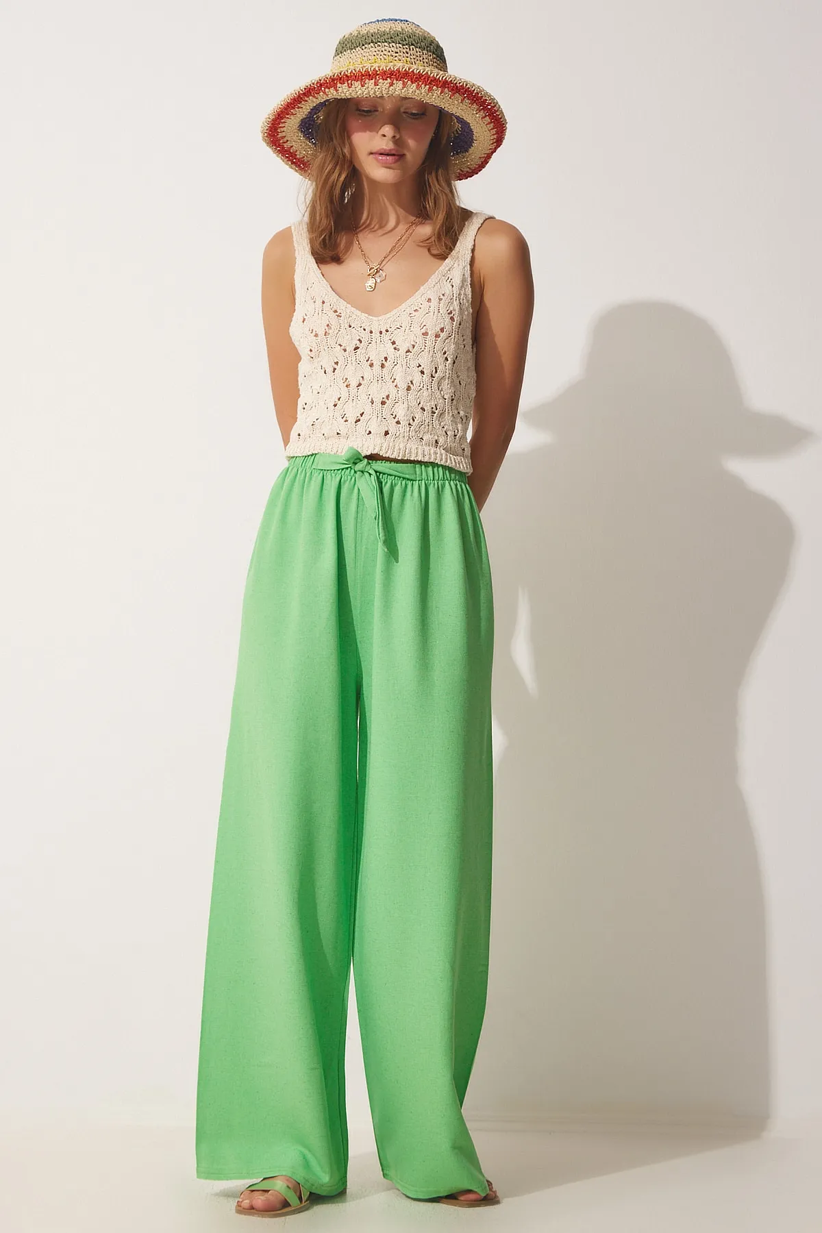 Happiness İstanbul  Hellgrüne lockere Leinenhose für Damen BH00403